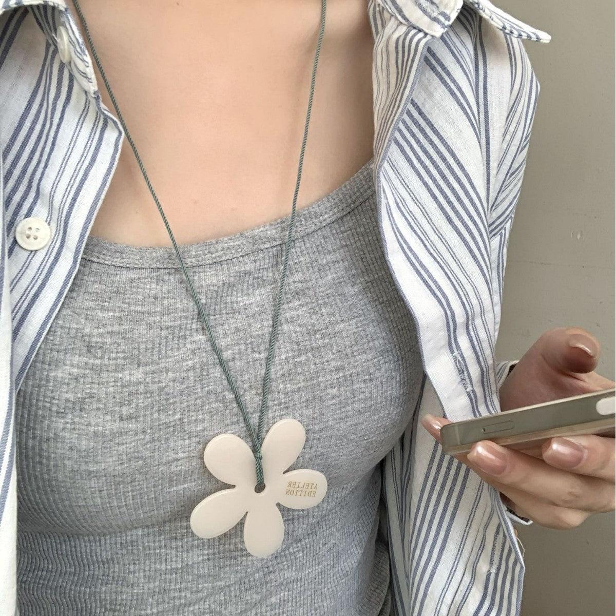 Sweet Grace Cool Acrylic Flower Pendant Necklace