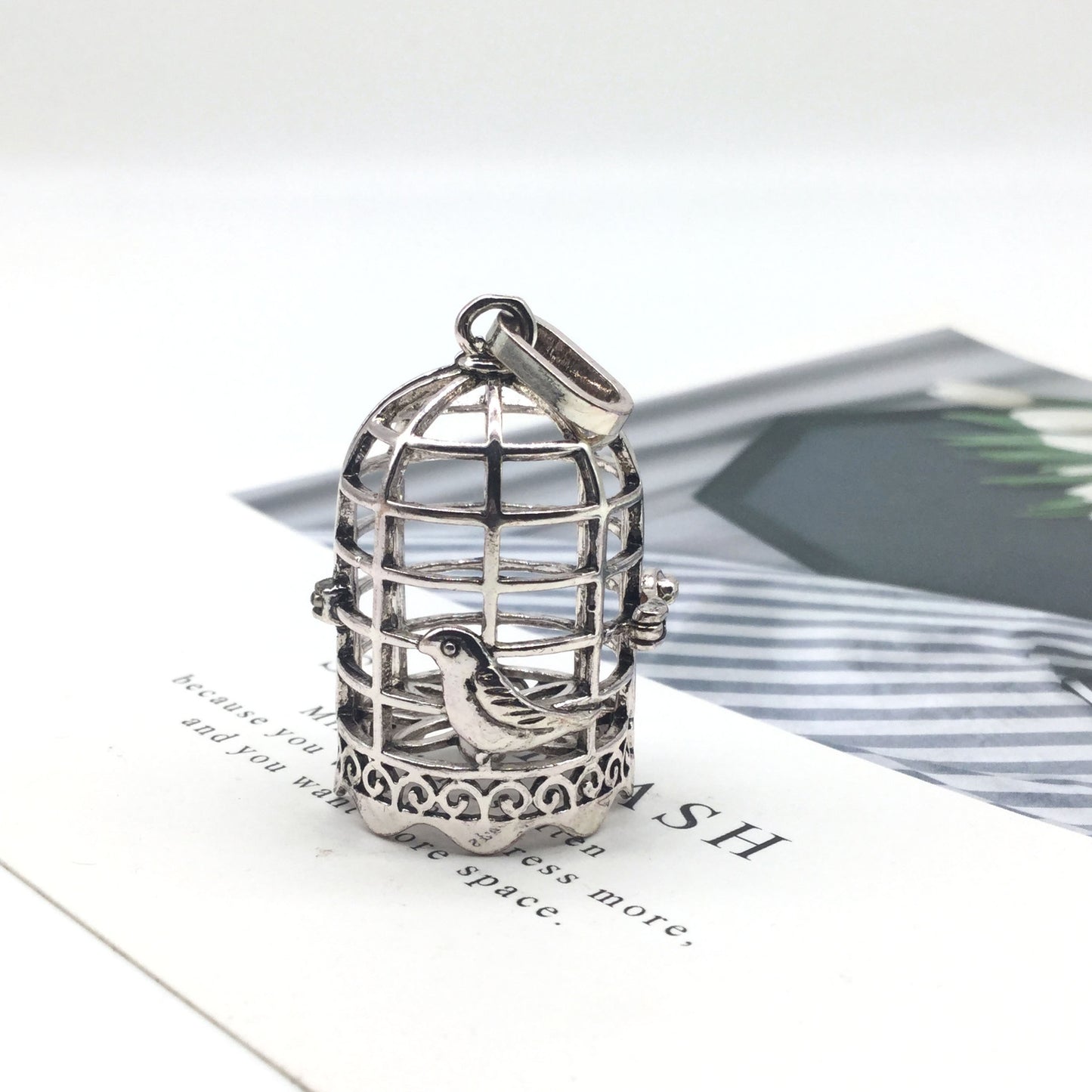 Waist Retro-style Accessories Can Be Installed Lamp Beads Bird Cage Pendant