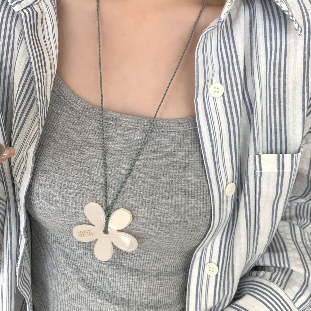 Sweet Grace Cool Acrylic Flower Pendant Necklace