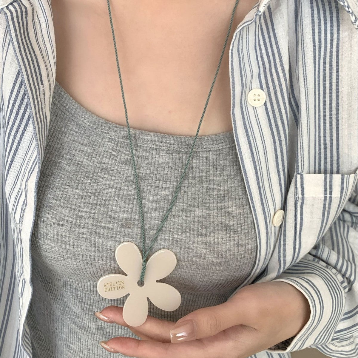 Sweet Grace Cool Acrylic Flower Pendant Necklace