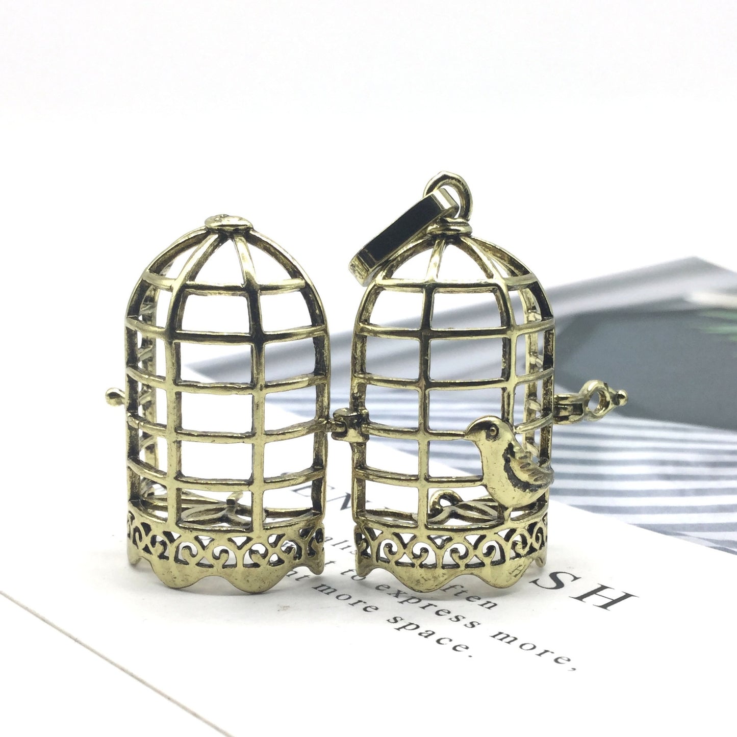 Waist Retro-style Accessories Can Be Installed Lamp Beads Bird Cage Pendant